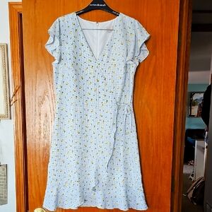 LOFT Outlet Floral Wrap Dress in Blue Gingham Wuth Yellow Rose Size 8